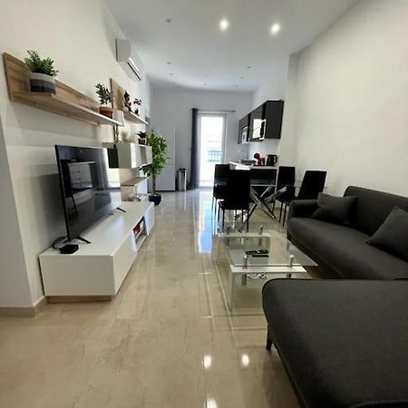 Brand New Appartement Of Two Bedrooms In สลีมา ภายนอก รูปภาพ