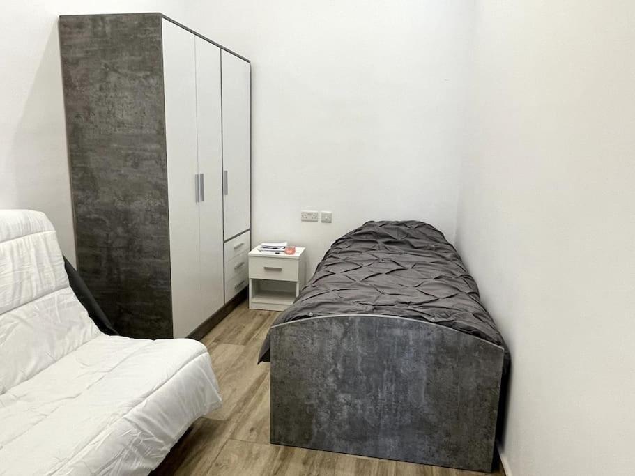 Brand New Appartement Of Two Bedrooms In สลีมา ภายนอก รูปภาพ